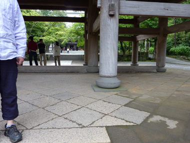 円覚寺山門の足