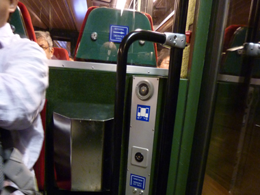 登山鉄道車内の景色